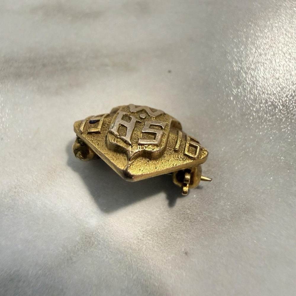 Antique 1916 W High School 10K Yellow Gold Pin Unmarked Tested 1.4 Grams 0.5" - Picture 6 of 8